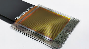 Close up of a gold thin-film sensor