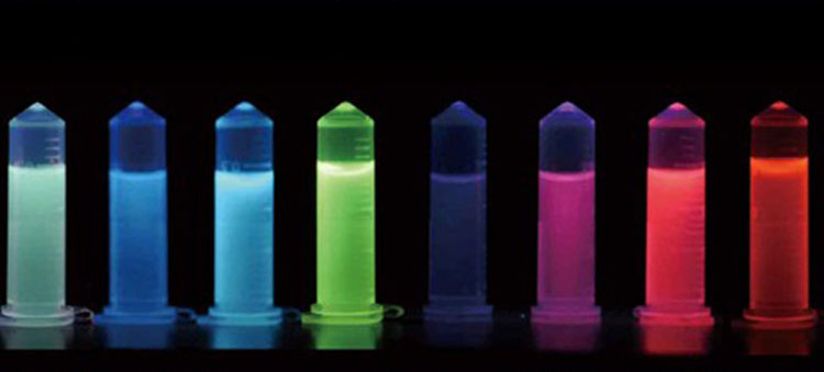 Molecules Switch On Insulating Light Emitters