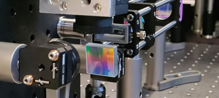 Snapping Femtosecond Flashes for Longer