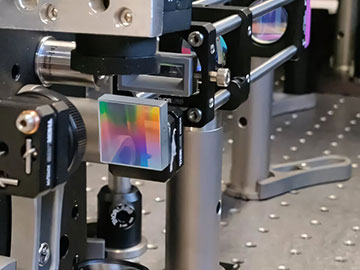 Snapping Femtosecond Flashes for Longer
