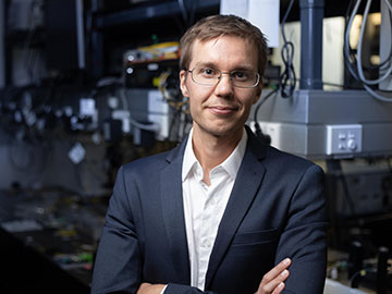 Self-Alignment Gives New Pump to Frequency Combs